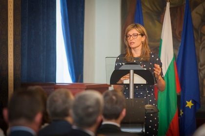 Екатерина Захариева към българските посланици: Бъдете в услуга на гражданите и бизнеса