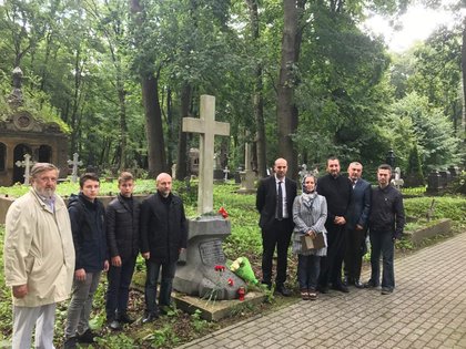 Возложение цветов и панихида на могиле генерал-майора  В. Ф. Дерожинского
