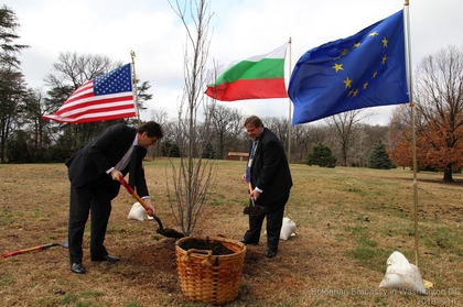 Засаждане на мемориално дърво по повод 75-ата годишнина от спасяването на българските евреи във Вашингтон