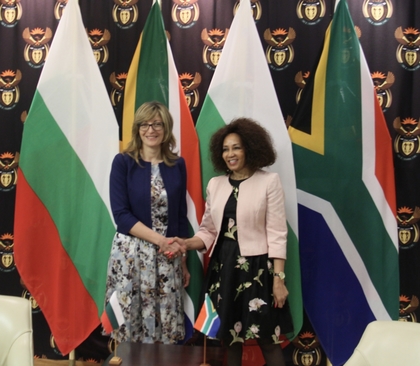 Екатерина Захариева се срещна с външния министър на Република Южна Африка