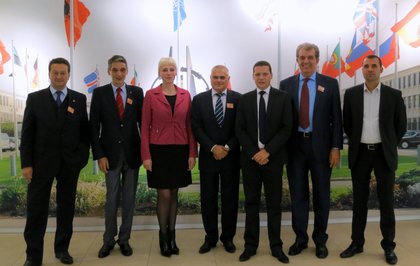 Български парламентаристи посетиха ГК на НАТО