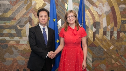 Екатерина Захариева разговаря със заместник-министъра на външните работи на Китай Ван Чао