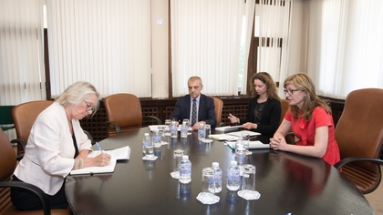 Екатерина Захариева пред посланика на Норвегия: Децата са на първо място в нашата култура и народопсихология и тяхното място е в семейството