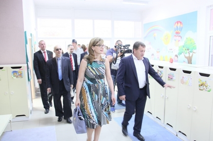 Започна работното посещение на Екатерина Захариева в Република Македония