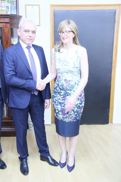 Екатерина Захариева: България е готова да помага на общините в съседни страни