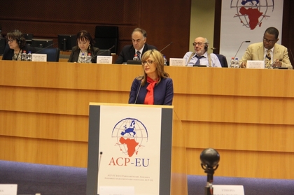 Захариева: ЕС ще привлече 44 млрд.  евро за развитието на Африка, Карибите и Тихоокеанския басейн