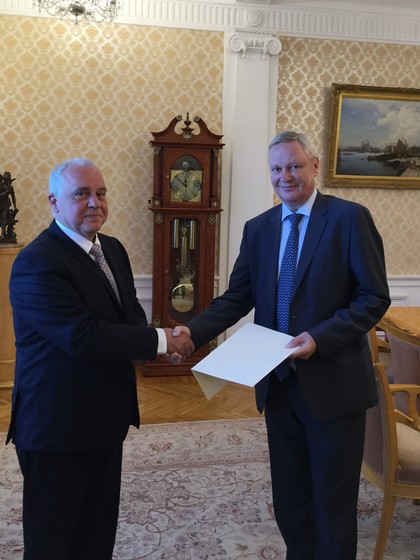 Посол Атанас Крыстин вручил копии верительных грамот