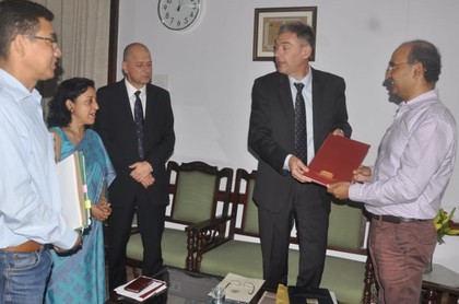 Среща с генералния директор на Националния архив на Индия
