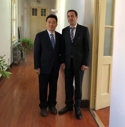 Посещение на посланик Порожанов в Тиендзинския университет за чужди езици