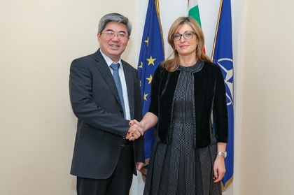 Министър Екатерина Захариева проведе прощална среща с посланика на Китай в България Джан Хайджоу