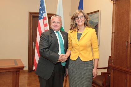 Заместникът на Майкъл Помпео даде България за пример в НАТО