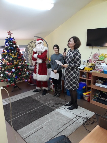 Раздаване на подаръци в Дневния център за деца и младежи с увреждания и трудности в развитието в Подгорица