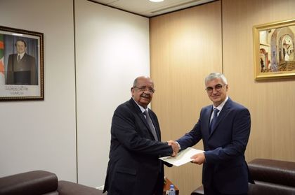 Новоназначеният български посланик в Алжир връчи копия на акредитивните си писма