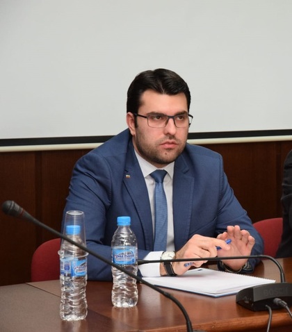 Заместник-министър Георгиев изнесе днес публична лекция  на тема „Предизвикателствата пред външната политика на Р България" пред студенти от УНСС