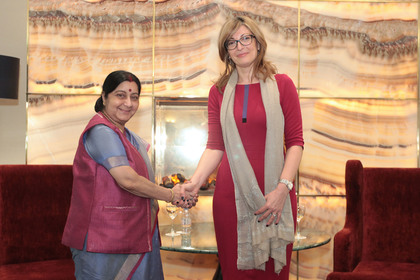 Екатерина Захариева: Български визи ще се издават в 15 градове в Индия