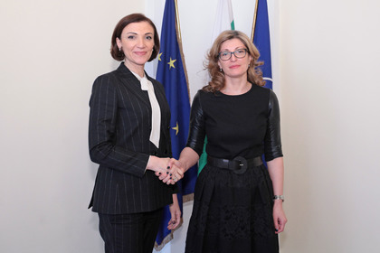 Министър Захариева: Време е да увеличим търговията с Грузия