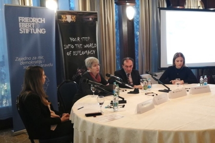 Посланик Цветкова обсъжда ЕС със студенти, активисти и журналисти в Баня Лука