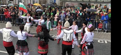 Танцовият състав „Слънчогледи“ се включи в парада на Голуей, посветен на националния празник на Ирландия