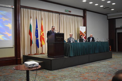 Премиерът Заев и Росен Плевнелиев почетоха 11-ата годишнина от създаването на Българския културен клуб в Скопие
