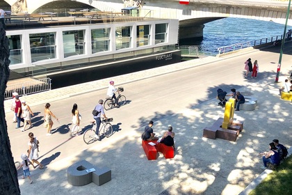 Българските букви украсиха кейовете на Сена в Париж