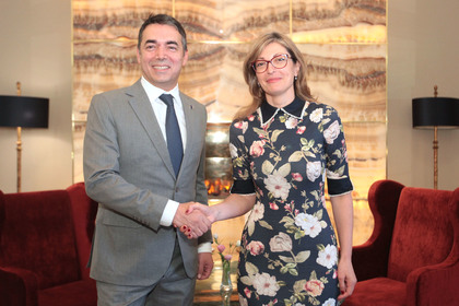 Екатерина Захариева и Никола Димитров разговаряха в кулоарите на ОЧИС