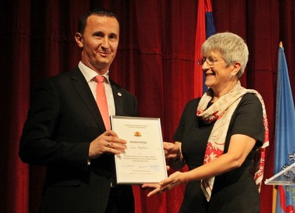 Посланик Цветкова участва в тържеството за Деня на град Требине