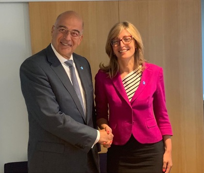 Вицепремиерът Екатерина Захариева се срещна с гръцкия външен министър Никос Дендиас