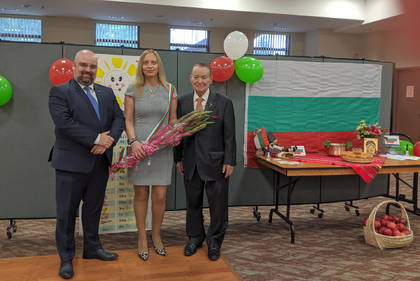 Генералния консул в Торонто приветства децата при откриване на новата учебна година 