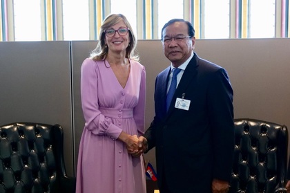 Вицепремиерът Екатерина Захариева се срещна с вицепремиера на Камбоджа ген. Прак Сохон