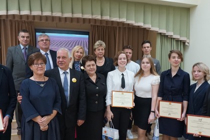 Посланик Кръстин награди ученици по случай 140 години дипломатически отношения между България и Русия