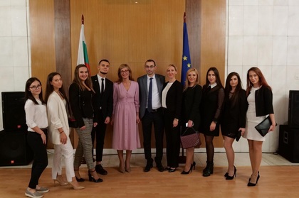 Екатерина Захариева: Надявам се скоро българските студенти в Русия да получат право на работа