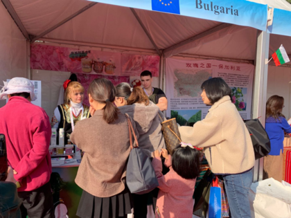 Българското посолство участва в благотворителния базар „Голямата любов без граници“