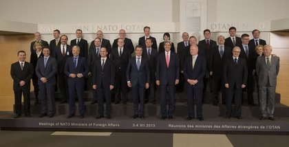 Министър Вигенин обсъди с колегите си от НАТО приоритетите за срещата на върха през 2014 г.