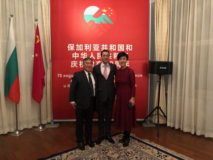 Посланик Порожанов връчи грамоти на утвърдени китайски преподаватели по български език