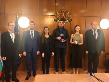 Георг Георгиев награди двама студенти