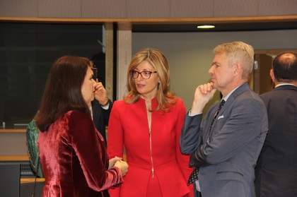 Екатерина Захариева: България подкрепя по-голяма роля на ЕС в Близкия изток