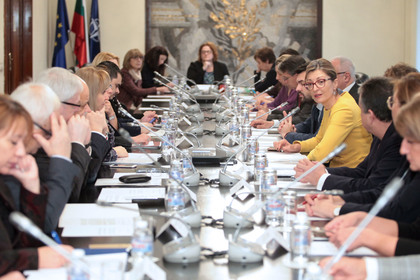 Екатерина Захариева председателства VII-то заседание на Националния координационен механизъм по правата на човека