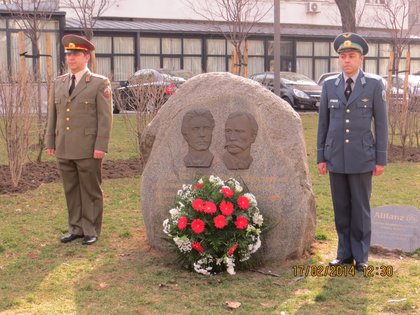 Поднасяне на цветя в памет на Васил Левски в Белград