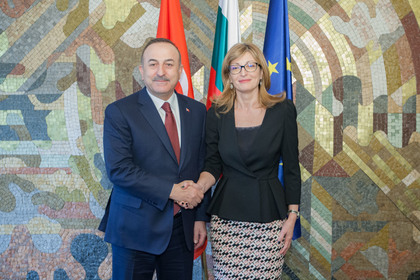 Екатерина Захариева прие Мевлют Чавушоглу на първо официално посещение в България