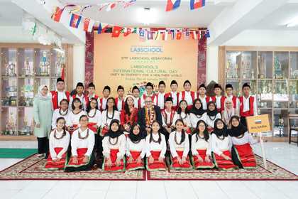 Посланик Петър Андонов взе участие в Labschool International Cultural Day в Джакарта