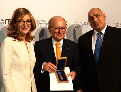 Председателят на Мюнхенската конференция по сигурността получи Златната лаврова клонка на МВнР
