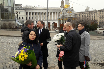  Ппредставител на посолството в Киев участва в мероприятие за отбелязване на годишнина от началото на Майдана 