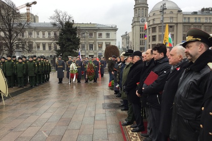 По повод 3 март българската общност в Москва положи венци на Паметника на гренадирите, паднали край Плевен