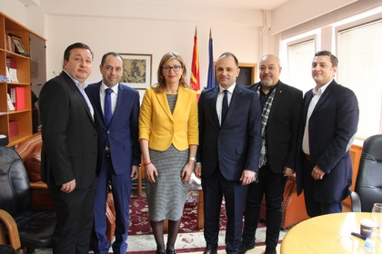 Вицепремиерът Екатерина Захариева предостави на Република Северна Македония медицинско и компютърно оборудване по линия на официалната помощ за развитие