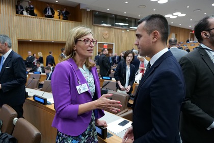 Екатерина Захариева разговаря по телефона с министъра на външните работи на Италия Луиджи ди Майо