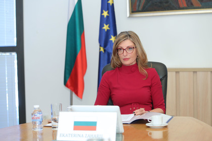 Екатерина Захариева: Основен приоритет за ЕС остава борбата с разпространението на коронавируса и подкрепата за икономиките