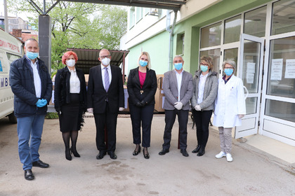 България предостави 132 защитни костюма в помощ на българското национално малцинство в Сърбия