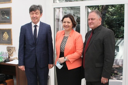 Заместник-министър Люцканов откри изложба, посветена на Казахстан