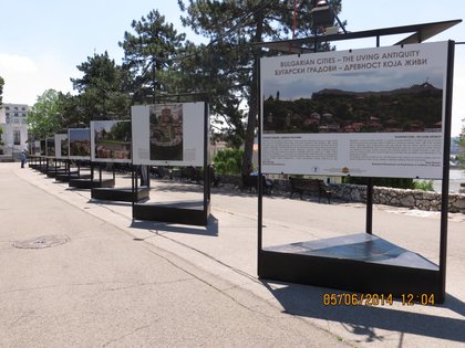 Изложбата „Българските градове – древност, която живее“ в парка Калемегдан, Белград