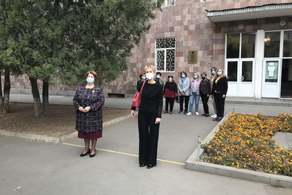 Ambassador Pavlova visits "Peyo Yavorov" primary school in Yerevan on the occasion of the National Enlighteners Day